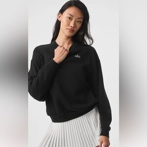 ALO Yoga Black Sweatshirt XXS or XS
VERIFY measurements in description